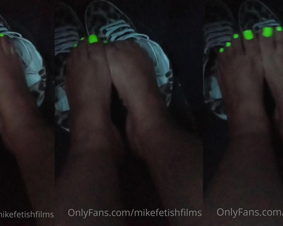 MikeFetishFIlms aka mikefetishfilms - 08-08-2021 OnlyFans Video - Glow in the dark toes