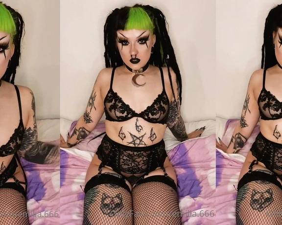 Miss Evilia aka missevilia - 04-10-2021 OnlyFans Video - The same video twice but one is a bit