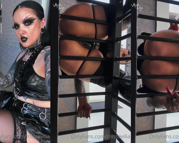 Miss Evilia aka missevilia - 06-06-2023 OnlyFans Video - POV Lukitsen sut häkkiin, niin kun tuollainen eläin kuuluukin