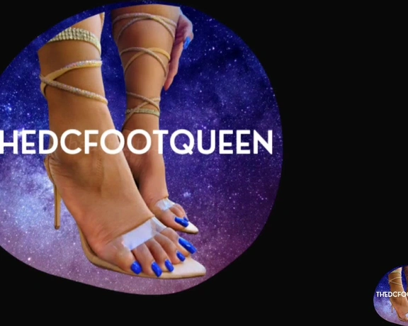 Thedcfootqueen aka thedcfootqueen - 03-29-2022 OnlyFans Video - Sole tease Freak girl at the laundromat waits for her boyfriend to leave before she props