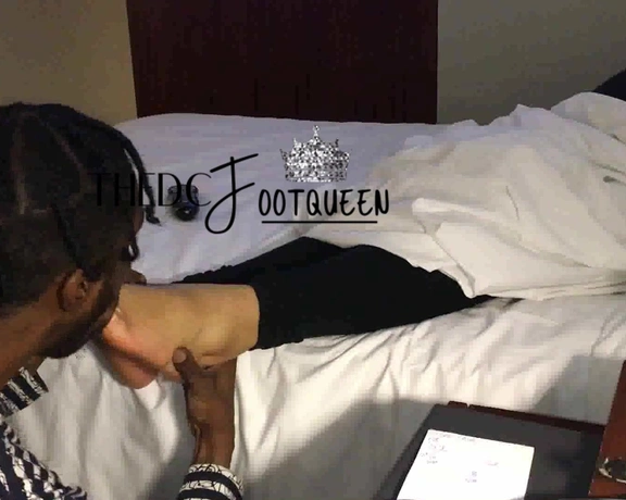 Thedcfootqueen aka thedcfootqueen - 06-19-2024 OnlyFans Video - Super ticklish foot worship