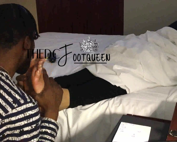 Thedcfootqueen aka thedcfootqueen - 06-19-2024 OnlyFans Video - Super ticklish foot worship