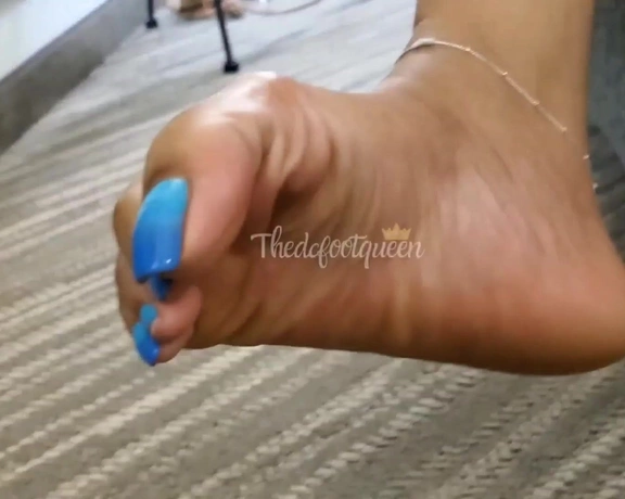 Thedcfootqueen aka thedcfootqueen - 02-28-2022 OnlyFans Video - Footjob Friday He pulls off my smelly flats, then I began to stroke his dick