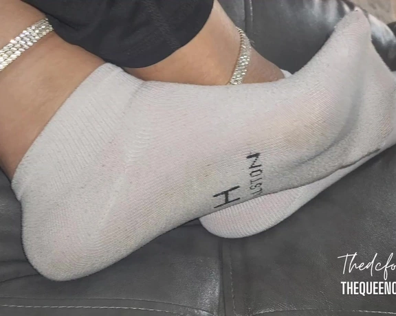 Thedcfootqueen aka thedcfootqueen - 09-01-2022 OnlyFans Video - I made a video of my dry smelly feet