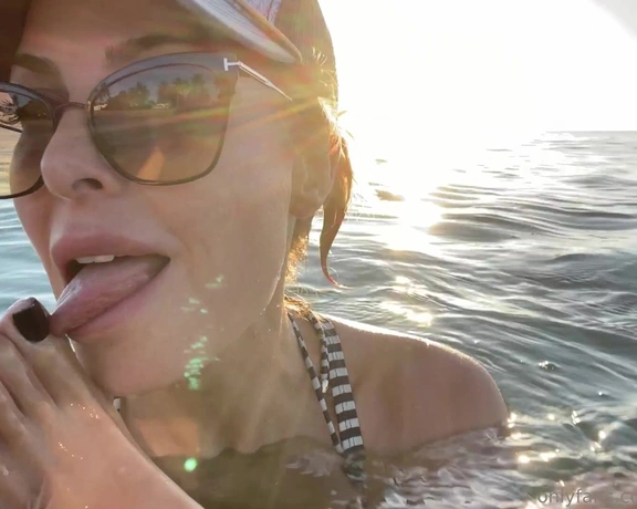 Sole Desire3 aka soledesire3 - 10-08-2023 OnlyFans Video - Good morning, I had to take a dip in the ocean