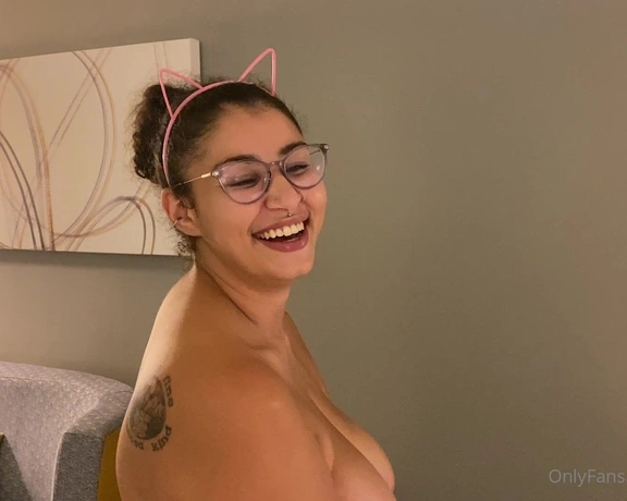 Top Tier Tits aka toptiertits - 12-02-2022 OnlyFans Video - Collared Lilith Behind_the_Scenes Enjoy this cute BTS footage of my first time meeting Lilith As a