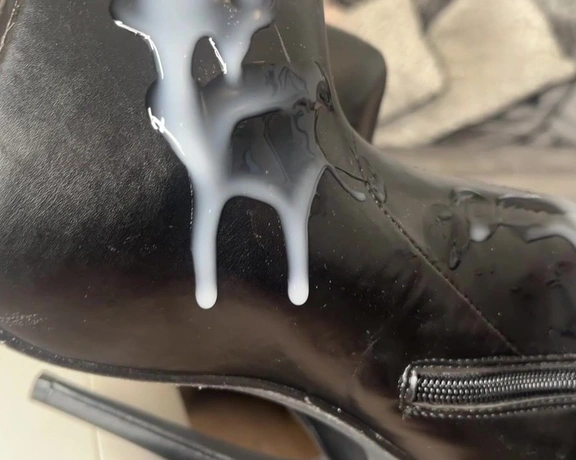 Daisy May aka daisymayvip - 02-28-2024 OnlyFans Video - Look at all this hot thick salty cum that my alpha deposited on my leather boots