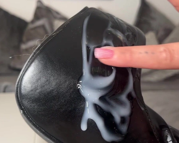 Daisy May aka daisymayvip - 02-28-2024 OnlyFans Video - Look at all this hot thick salty cum that my alpha deposited on my leather boots