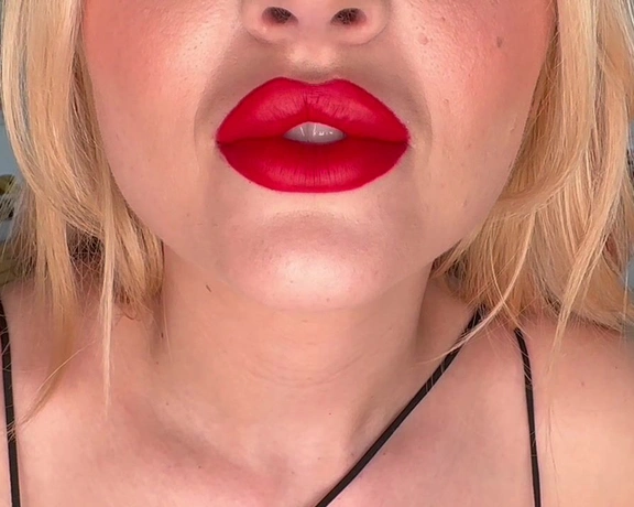 Daisy May aka daisymayvip - 04-25-2024 OnlyFans Video - Look at my beautiful, big, luscious red lips