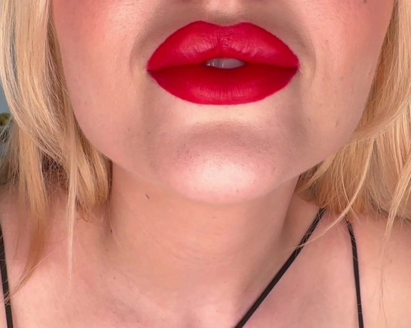 Daisy May aka daisymayvip - 04-25-2024 OnlyFans Video - Look at my beautiful, big, luscious red lips