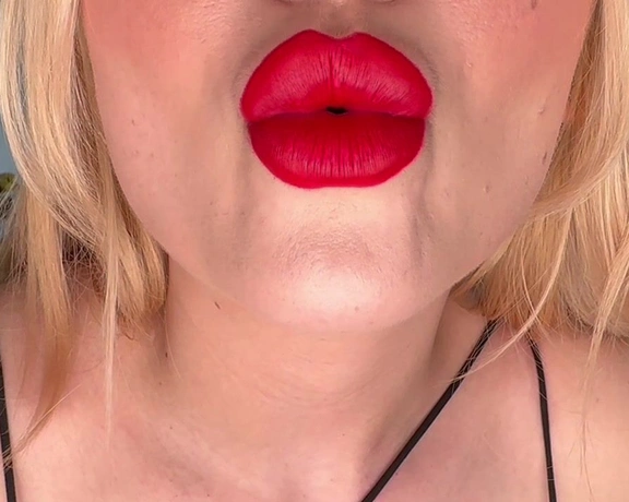 Daisy May aka daisymayvip - 04-25-2024 OnlyFans Video - Look at my beautiful, big, luscious red lips