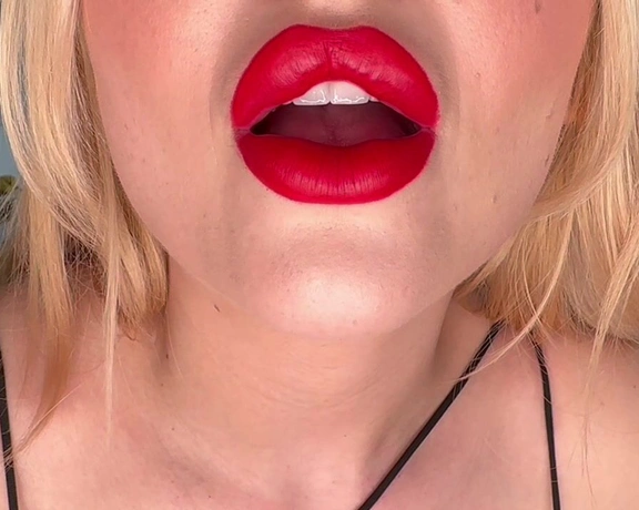 Daisy May aka daisymayvip - 04-25-2024 OnlyFans Video - Look at my beautiful, big, luscious red lips