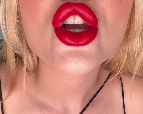 Daisy May aka daisymayvip - 04-25-2024 OnlyFans Video - Look at my beautiful, big, luscious red lips