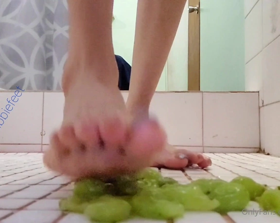 GabbieFeet aka gabbiefeet - 07-27-2021 OnlyFans Video - Fruit crush in slow motion