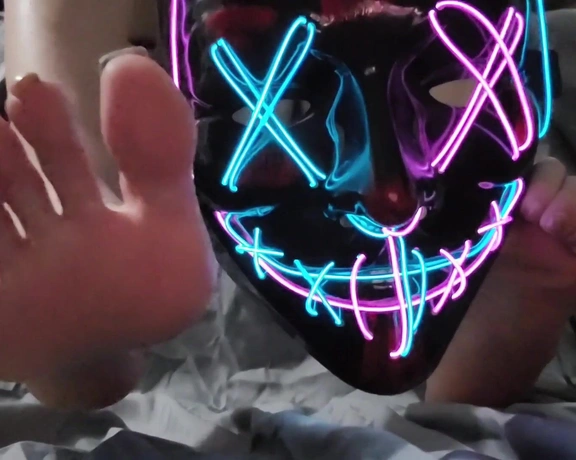 GabbieFeet aka gabbiefeet - 08-19-2021 OnlyFans Video - One day you are going to see who is behind the mask