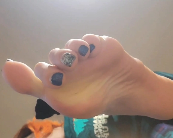 GabbieFeet aka gabbiefeet - 04-21-2022 OnlyFans Video - Giant view