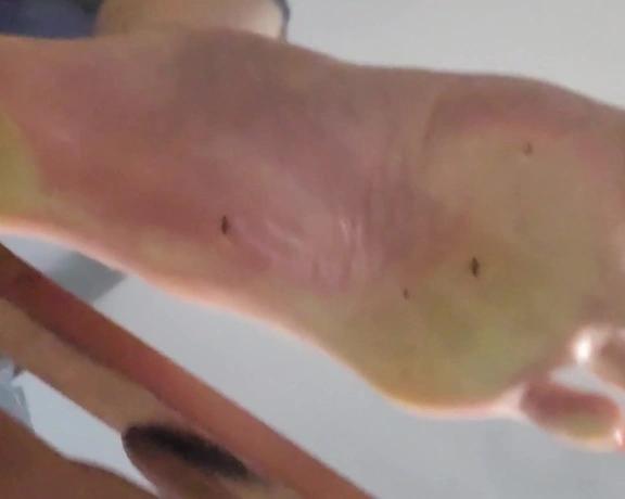 GabbieFeet aka gabbiefeet - 06-18-2022 OnlyFans Video - Ant crush