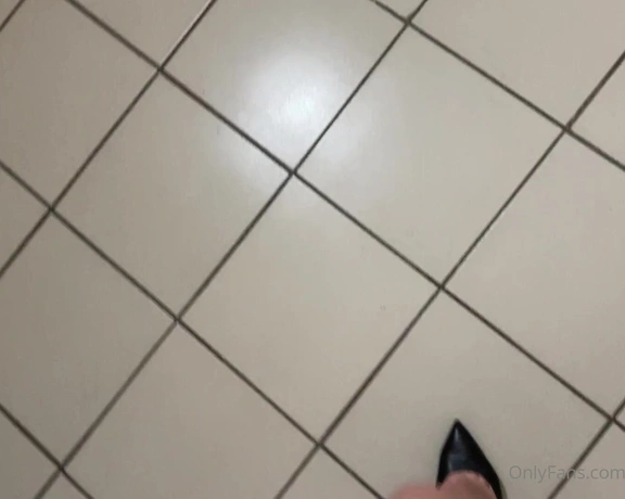 Licking girls feet aka lickinggirlsfeet - 01-15-2022 OnlyFans Video - My old bitch is always waiting for me