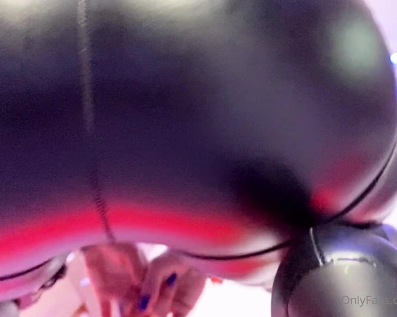 Evil Woman aka evilwoman - 10-05-2020 OnlyFans Video - Facesitting and ass worship in leather leggins POV