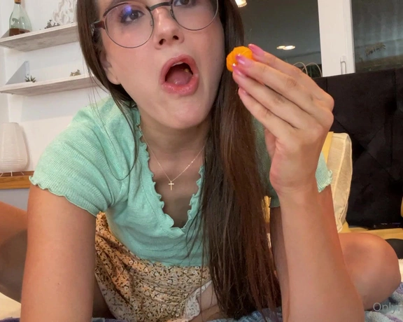 Lilly Vig aka lillyvig - 08-28-2021 OnlyFans Video - Cheeto ASMR with thedommymommy