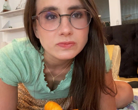 Lilly Vig aka lillyvig - 08-28-2021 OnlyFans Video - Cheeto ASMR with thedommymommy