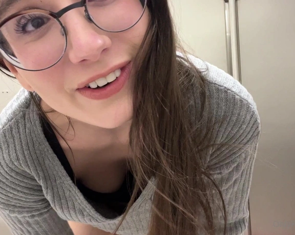 Lilly Vig aka lillyvig - 04-02-2022 OnlyFans Video - Check out what Im wearing under my scrubs at work tonight