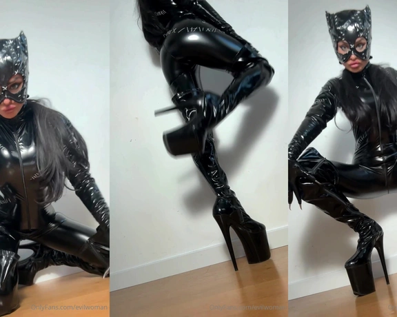 Evil Woman aka evilwoman - 02-03-2024 OnlyFans Video - You will be my prey tonight  What you will do when I catch you