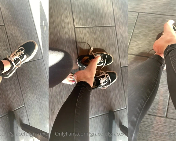 GracefulgraceXO aka gracefulgracexo - 10-18-2020 OnlyFans Video - You walk into a restaurant and the manager is playing with her feet and shoes what