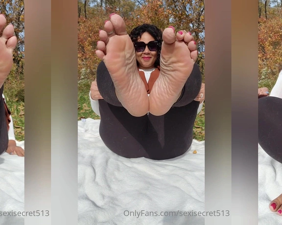 Britt Braithwaite aka sparkletoes513 - 11-13-2022 OnlyFans Video - Sole for Sunday clip 1